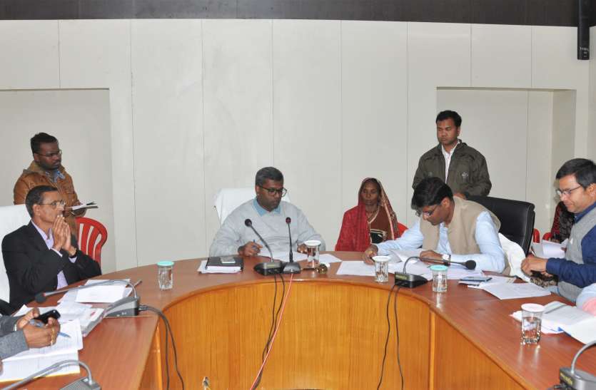 Request for pension and wage payment पेंशन व मजदूरी भुगतान के लिए लगाई गुहार