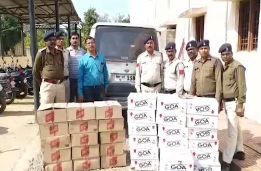 डोंगरगढ़ मंदिर परिसर में शराब से भरी लग्जरी कार छोड़कर भागा तस्कर, लाखों रुपए का अवैध शराब जब्त डोंगरगढ़ मंदिर परिसर में शराब से भरी लग्जरी कार छोड़कर भागा तस्कर, लाखों रुपए की अवैध शराब जब्त