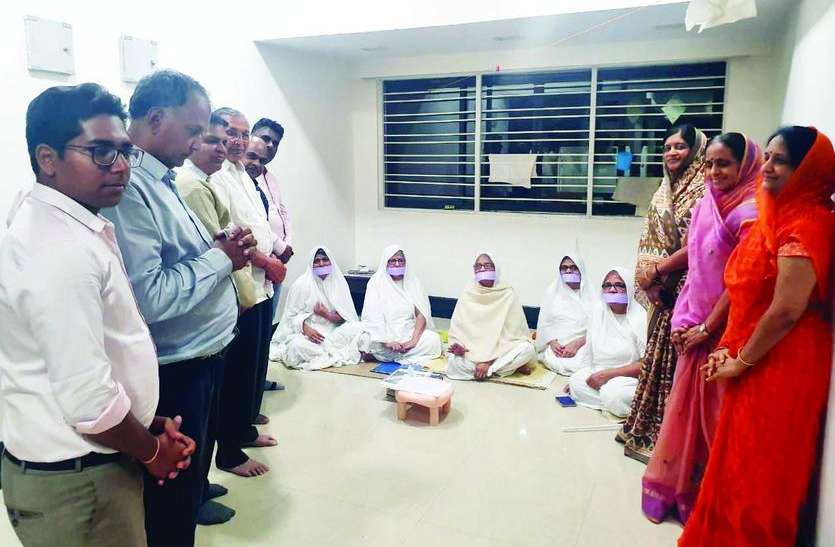 साध्वी कंचन प्रभा का मर्यादा महोत्सव गांधीनगर में साध्वी कंचन प्रभा का मर्यादा महोत्सव गांधीनगर में
