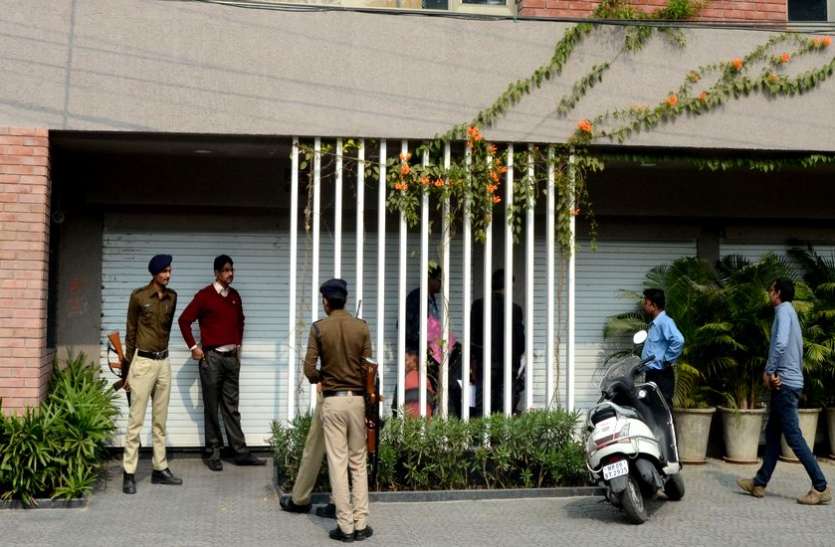 INDORE : रियल एस्टेट से जुड़े समूह पर आयकर छापा INDORE : रियल एस्टेट से जुड़े समूह पर आयकर छापा