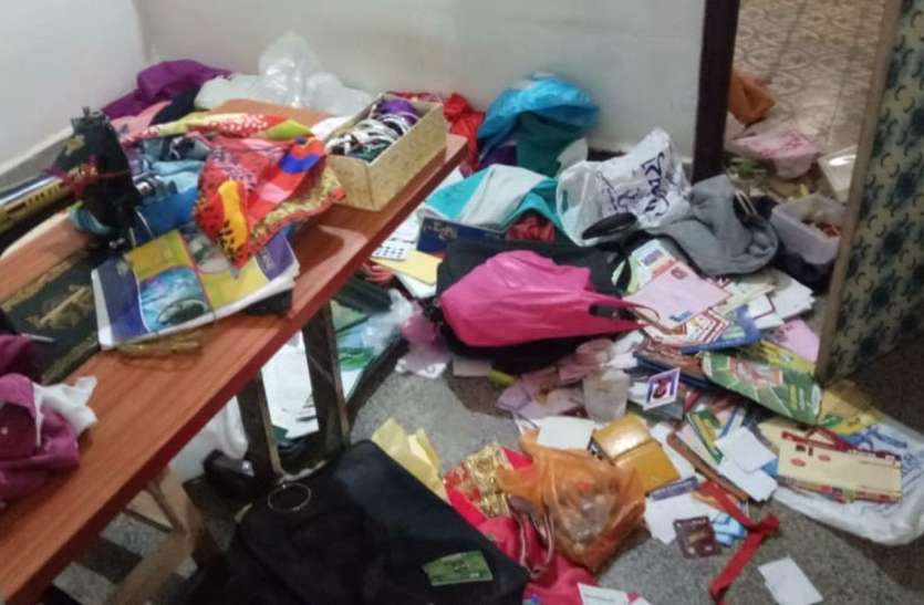 30 तोला सोना, आधा किलो चांदी ले गए चोर 30 तोला सोना, आधा किलो चांदी ले गए चोर