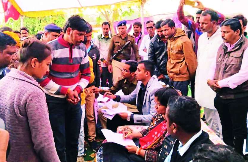 काउंटर रहे खाली, हितग्राहियों को करना पड़ा इंतजार, 148 का निराकरण काउंटर रहे खाली, हितग्राहियों को करना पड़ा इंतजार, 148 का निराकरण