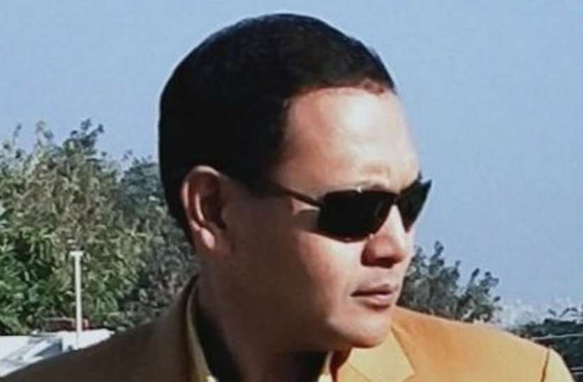 क्यों विवादों में आए सरकार के ये हेंडसम अफसर क्यों विवादों में आए सरकार के ये हेंडसम अफसर