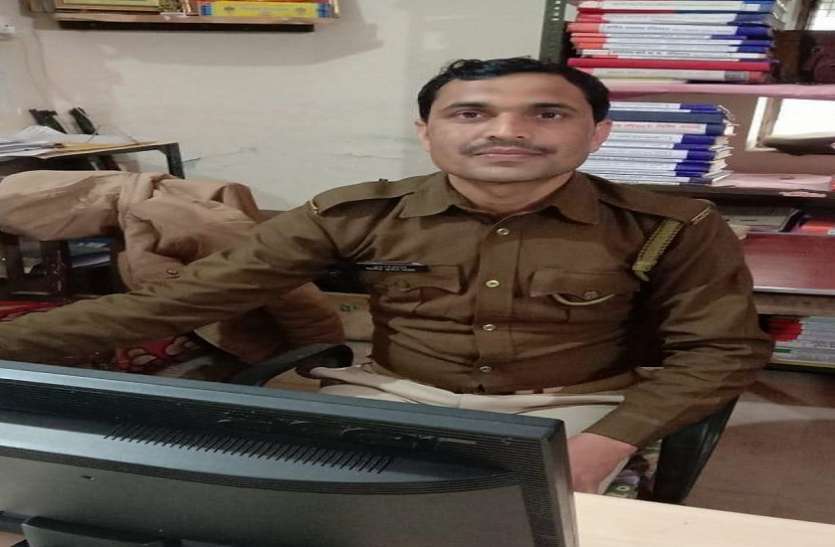 Constable Vinod Kumar Yadav सिपाही विनोद कुमार यादव की नौ साल की मेहनत लायी रंग, बने असिस्टेंट प्रोफेसर