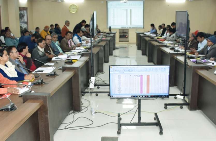 Rewa laggards in the state ranking of CM helpline सीएम हेल्पलाइन की प्रदेश रैकिंग में रीवा फिसड्डी, कलेक्टर ने अफसरों की कसी नकेल