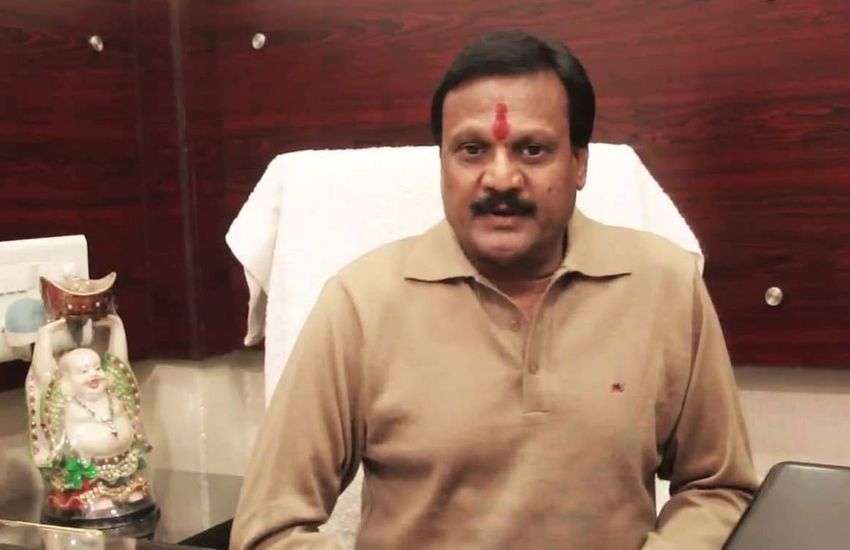 ‘मोदी के गले की हड्डी बन चुकी है सांसद प्रज्ञा ठाकुर, कैलाश को भी अब दर्द उठ रहा है...’