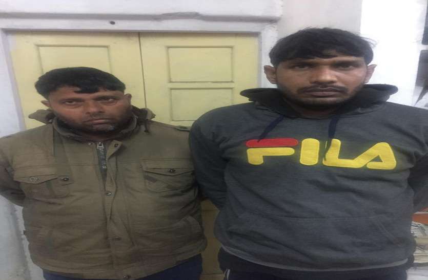 sharab.jpeg पंचायत चुनाव में खूब बंट रही है हरियाणा की शराब, पुलिस ने तो महज इतना ही देखा