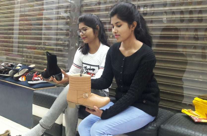 Youth are becoming favorites in long boots winter लॉन्ग बूट्स विंटर में युवाओं के बन रहे फेवरेट
