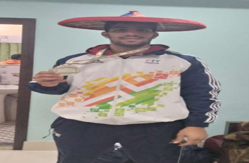 असम के गुवाहाटी में हैमर थ्रो में सिल्वर पदक जीतकर यहां के जयचंद ने किया गांव व जिले का नाम रोशन असम के गुवाहाटी में हैमर थ्रो में सिल्वर पदक जीतकर यहां के जयचंद ने किया गांव व जिले का नाम रोशन