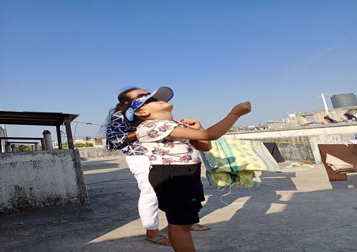 International Kite Festival: पतंगबाजों ने उड़ाई रंगबिरंगी पतंगें