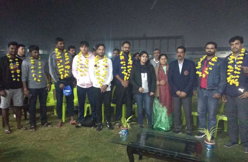 vidisha सिंगापुर की क्रिकेट टीम आज विदिशा में