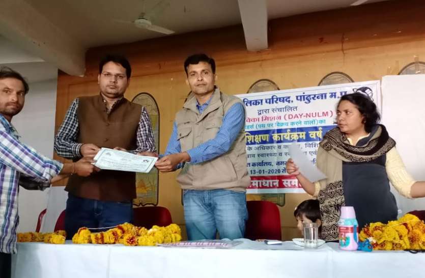 vvvv.jpg जागरूक होकर रोजगार प्राप्त करें पथ व्यवसायी