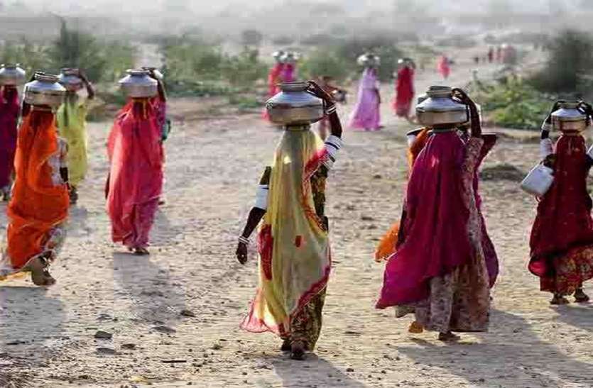 ऐसे तो ..गजबन पाणी नै जा ली... ऐसे तो ..गजबन पाणी नै जा ली...