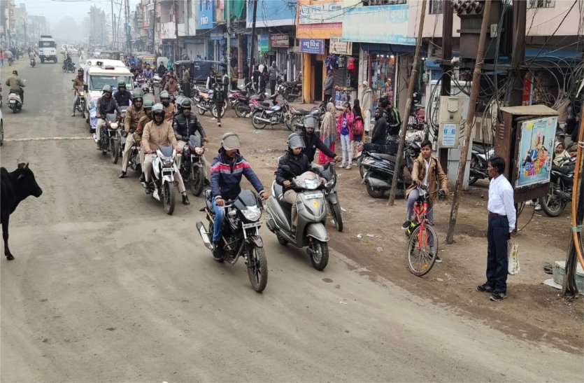 Police rally vehicle to make road safety aware सड़क सुरक्षा के प्रति जागरूक करने पुलिस ने निकाली वाहन रैली, पढ़ें खबर