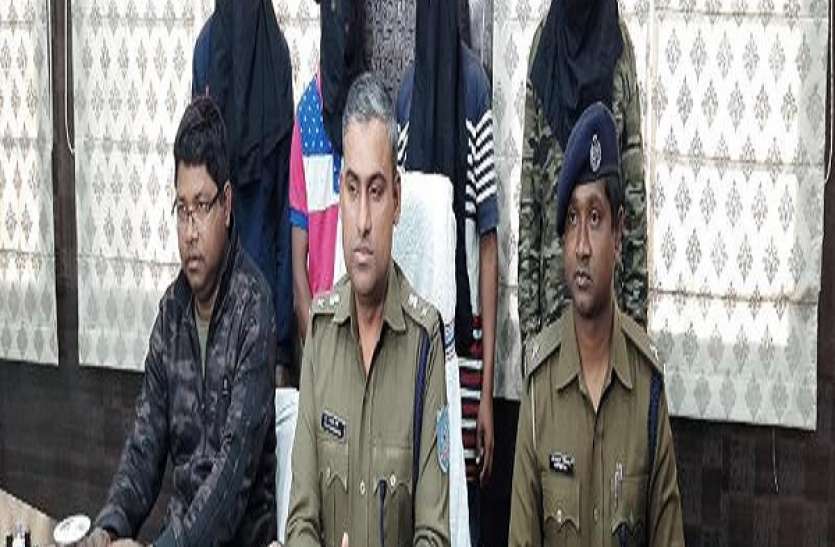 छह नाबालिग लड़कियों के साथ छेड़छाड़, बलात्कार का आरोप छह नाबालिग लड़कियों के साथ छेड़छाड़, बलात्कार का आरोप