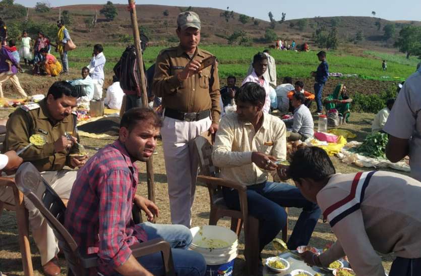 Dip in Narmada, enjoy the fair after charity नर्मदा में लगाई डुबकी, दान पुण्य के बाद मेले का उठाया लुत्फ