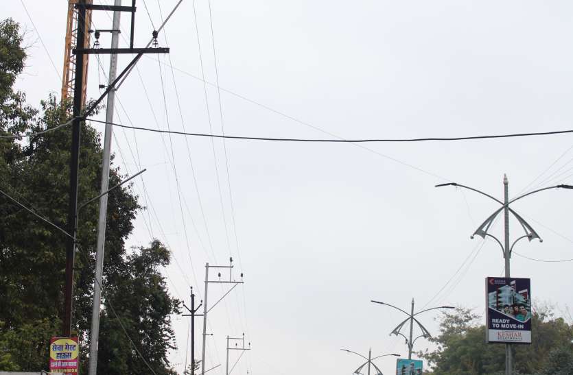 बारिश से लडख़ड़ाया बिजली का सिस्टम बारिश से लडख़ड़ाया बिजली का सिस्टम