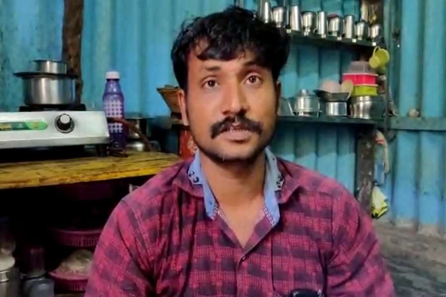 Maha News: आयकर विभाग का गजब खेल : मजदूर को एक करोड़ पांच लाख का दिया नोटिस