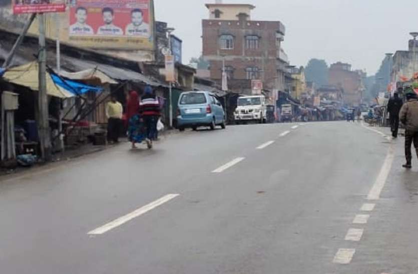 अयोध्या में भारी बारिश से बदला मौसम का मिजाज अयोध्या में भारी बारिश से बदला मौसम का मिजाज