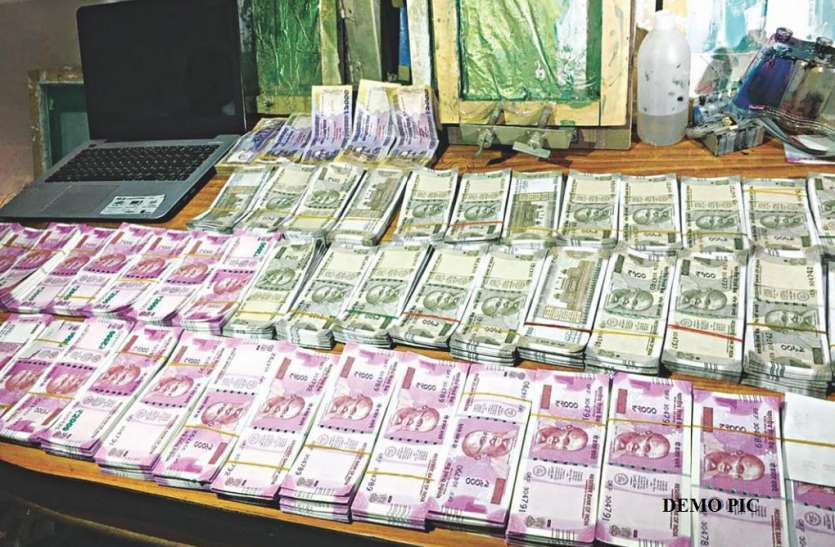 500_rupee_4240543_835x547-m.jpg
