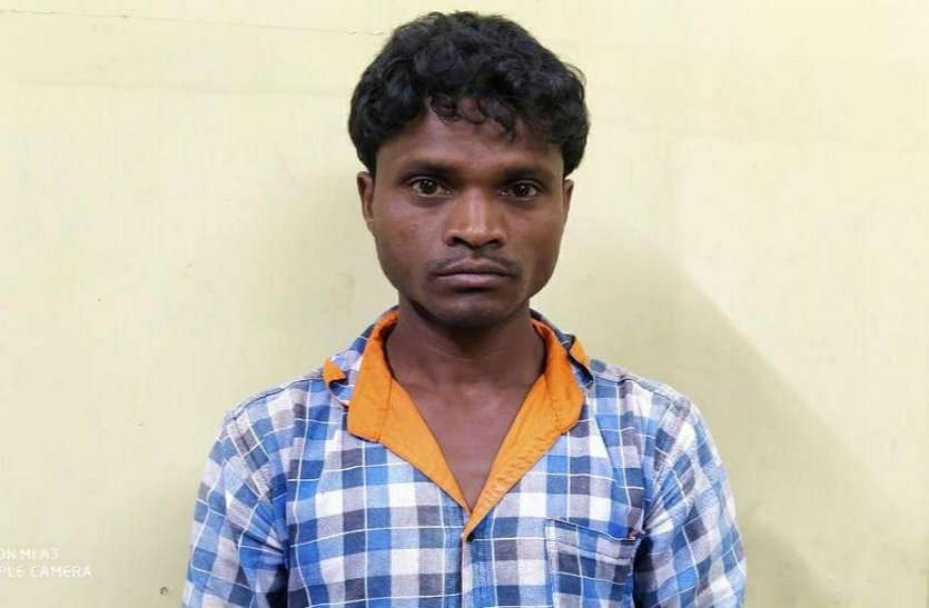 Maoist arrested for firing indiscriminately on soldiers Video: जवानों पर अंधाधुंन फायरिंग करने वाला नक्सली गिरिफ्तार