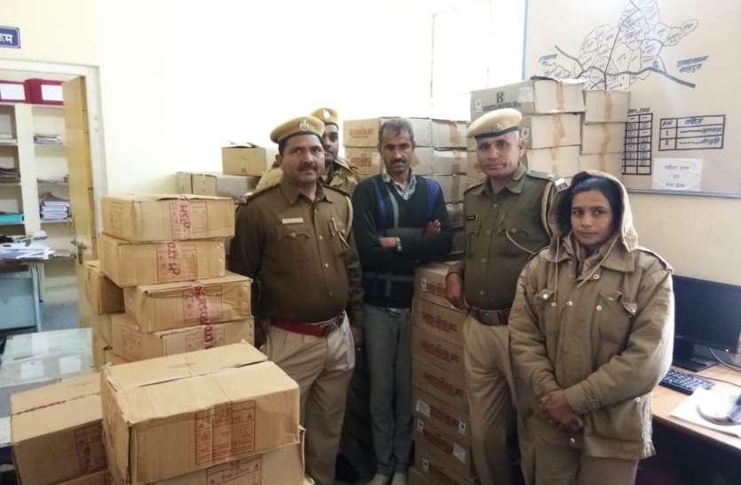 पंचायत चुनावों में खपाने ले जाते शराब पकड़ी, एक गिरफ्तार पंचायत चुनावों में खपाने ले जाते शराब पकड़ी, एक गिरफ्तार