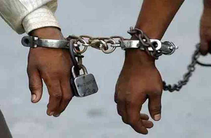 पुलिस जिन्हे दो हत्या के लिए धुंध रही थी वो खतरनाक कातिल निकले, अब तक 36 लोगों का कर चुके हैं कत्ल पुलिस जिन्हे दो हत्या के लिए ढूंढ रही थी वो खतरनाक कातिल निकले, अब तक 36 लोगों का कर चुके हैं कत्ल