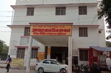 father and son died in ballia after eat poisionious khichari जहरीली खिचड़ी खाने से पिता-पुत्र की मौत, तीन बेटियों की हालत बिगड़ी