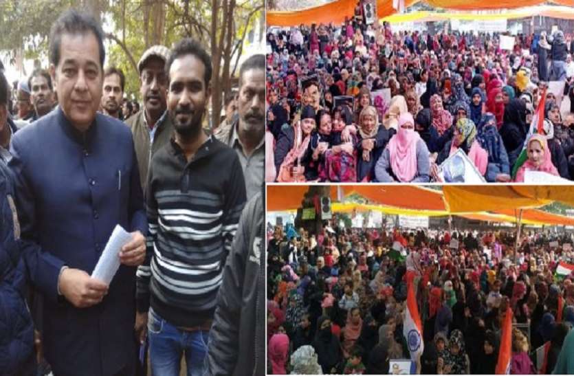 Muslim women Protest continue in Prayagraj against Caa सीएए के खिलाफ प्रयागराज में पांचवें दिन भी जारी रहा प्रदर्शन, आंदोलन को समर्थन देने पहुंचे शहीद अशफाक उल्ला खां के पोते