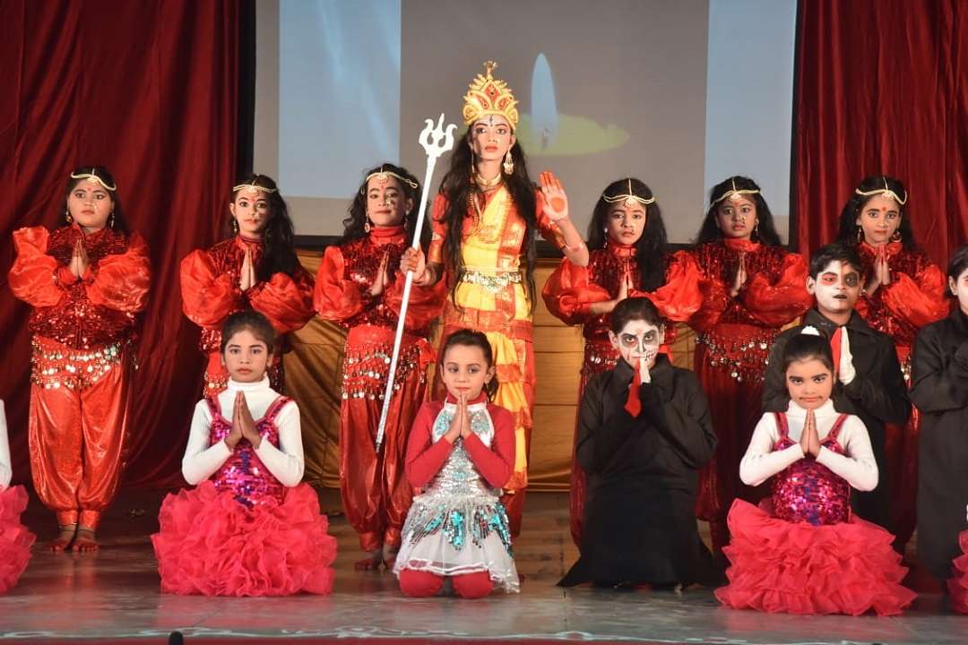 सेंट्रल हिंदू गर्ल्स स्कूल की छात्राओँ की प्रस्तुति