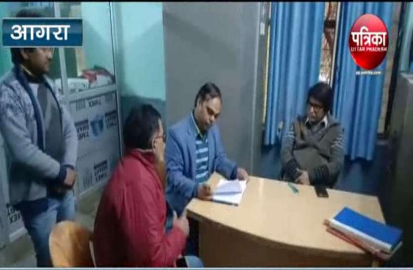 CMO ने किया CHC का औचक निरीक्षण, 11 कर्मचारी अनुपस्थित मिले CMO ने किया CHC का औचक निरीक्षण, 11 कर्मचारी अनुपस्थित मिले