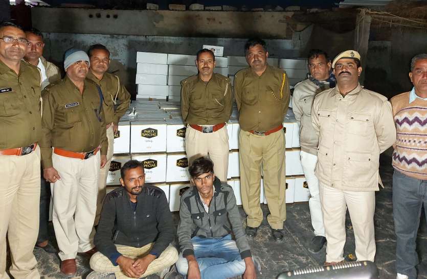 शराब बरामद ट्रक में चावल की भूसी के नीचे दबी साढ़े छह सौ पेटी शराब बरामद