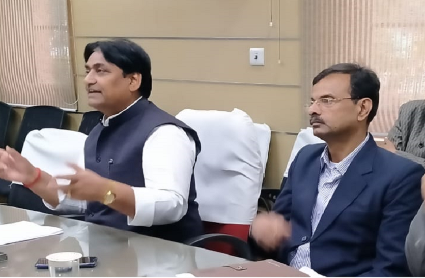स्वयं से प्रतिस्पर्धा रखते आगे बढ़ें, रील लाइफ और रियल लाइफ में अंतर समझें- गोविंद सिंह डोटासरा स्वयं से प्रतिस्पर्धा रखते आगे बढ़ें, रील लाइफ और रियल लाइफ में अंतर समझें- गोविंद सिंह डोटासरा