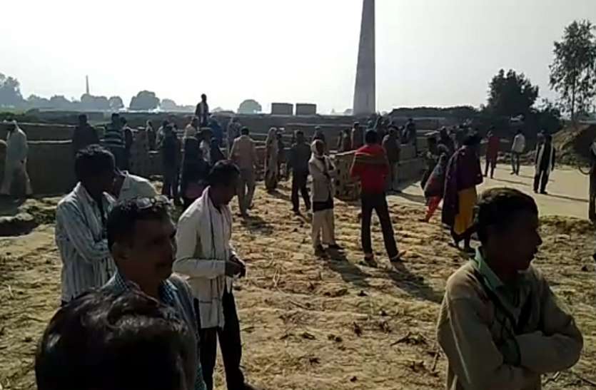हत्यारों ने योजनाबद्ध तरीके से दिया घटना को अंजाम, हत्या की गुत्थी सुलझाने में पुलिस को लगे कुछ सुराग हत्यारों ने योजनाबद्ध तरीके से दिया घटना को अंजाम, हत्या की गुत्थी सुलझाने में पुलिस को लगे कुछ सुराग