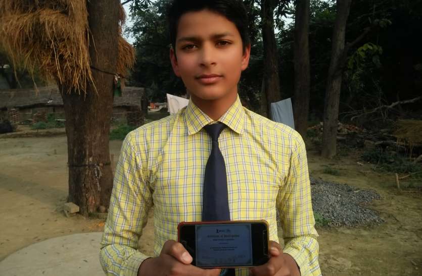 Aadarsh Mishra पीएम मोदी से सीधे बात करेगा जौनपुर का छात्र आदर्श, पीएमओ से आया न्योता