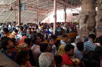 Surya Uttarayana crowds thronged the pilgrimage on Makar Sankranti सूर्य उत्तरायण मकर संक्रांति पर तीर्थनगरी में उमड़ी भीड़
