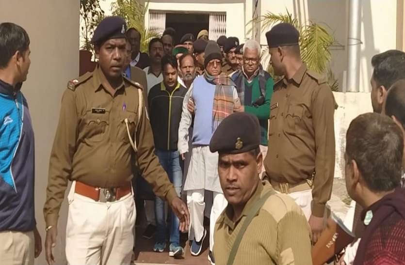 चारा घोटाले में लालू प्रसाद यादव की कोर्ट में पेशी चारा घोटाले में लालू प्रसाद यादव की कोर्ट में पेशी