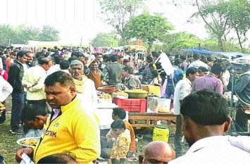 devotees Barman Ghat Makar Sankranti मकर संक्रांंति पर हजारों श्रद्धालु पहुंचे बरमान घाट
