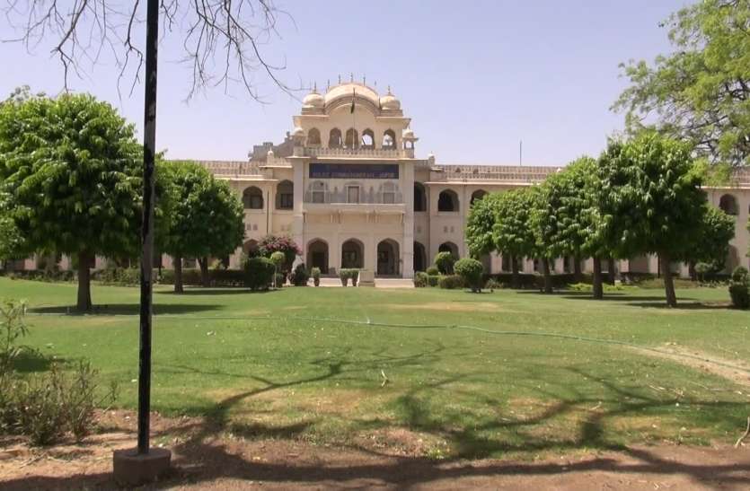 डॉलर देने केे नाम पर तीन लाख रुपए ठगे डॉलर देने केे नाम पर तीन लाख रुपए ठगे