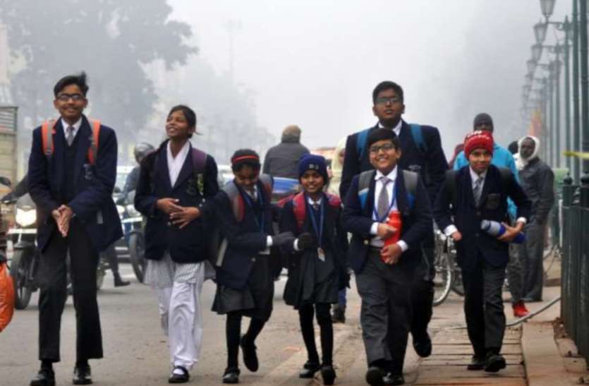 बारिश और ठंड के चलते फिर बढ़ीं स्कूलों में छुट्टियां, जानें- आपके जिले में कब बंद रहेंगे स्कूल बारिश और ठंड के चलते फिर बढ़ीं स्कूलों में छुट्टियां, जानें- आपके जिले में कब बंद रहेंगे स्कूल