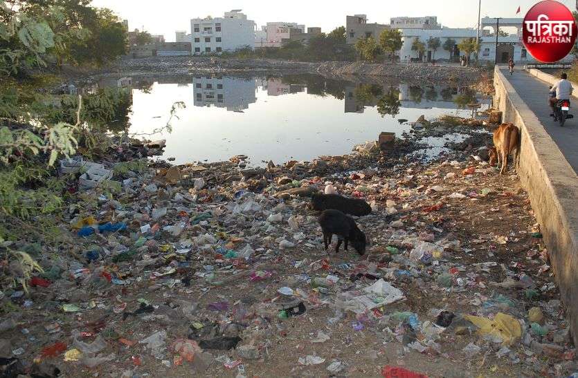 जहां उद्यान बनाना था वहां बना दिया डम्पिंग यार्ड जहां उद्यान बनाना था वहां बना दिया डम्पिंग यार्ड