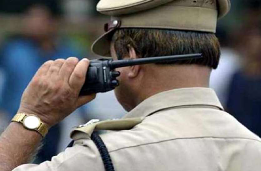 Head constable complains about SO over wireless हेड कांस्टेबल ने वायरलेस पर की एसओ की शिकायत कहा ,कप्तान को बता दिया जाए ,अब ....