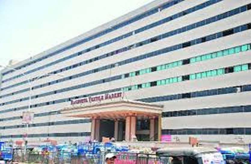 बिल्डर के रवैये से खफा, सोसायटी कड़े निर्णय लेने को तैयार बिल्डर के रवैये से खफा, सोसायटी कड़े निर्णय लेने को तैयार