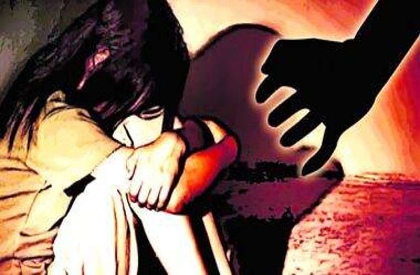 टॉफी दिलाने के बहाने 8 वर्षीय बालिका से दरिंदगी, पुलिस ने विकलांग आरोपी को लिया हिरासत में टॉफी दिलाने के बहाने 8 वर्षीय बालिका से दरिंदगी, पुलिस ने विकलांग आरोपी को लिया हिरासत में