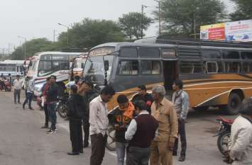 ratlam news परमिट नहीं, टैक्स बकाया, 5 बस, 1 जेसीबी जब्त
