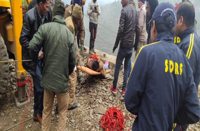 उत्तराखंड: गहरी खाई में जा गिरी कार, दो परिवार हुए बर्बाद उत्तराखंड: गहरी खाई में जा गिरी कार, दो परिवार हुए बर्बाद