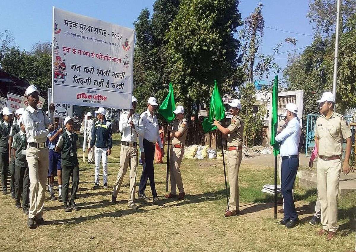 Traffic Rules: जान बचानी है तो अपना लें इन नियमों को