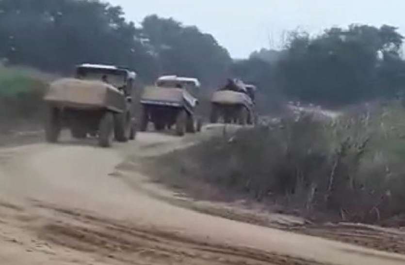 Big game of sand mining in Singrauli राजनीतिक दबाव में रेत खनन का बड़ा खेल, शाम ढलने के बाद रेत वाहनों की गिनती में जुट जाती है पुलिस