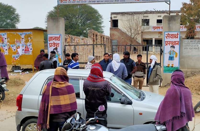 निजी स्कूल संचालक ने नाबालिग छात्रा से की अश्लीन हरकतें निजी स्कूल संचालक ने नाबालिग छात्रा से की अश्लीन हरकतें