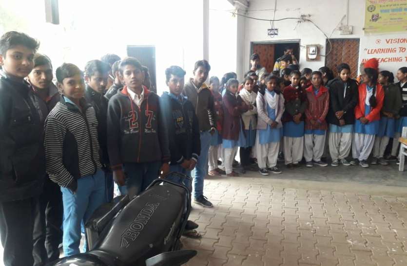Told children how to avoid cyber crime बच्चों को बताया साइबर अपराध से कैसे करें बचाव